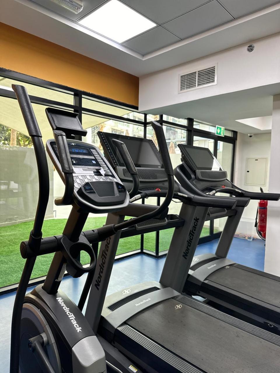 Izzzi Life Mint Aparthotel Dubai Eksteriør bilde
