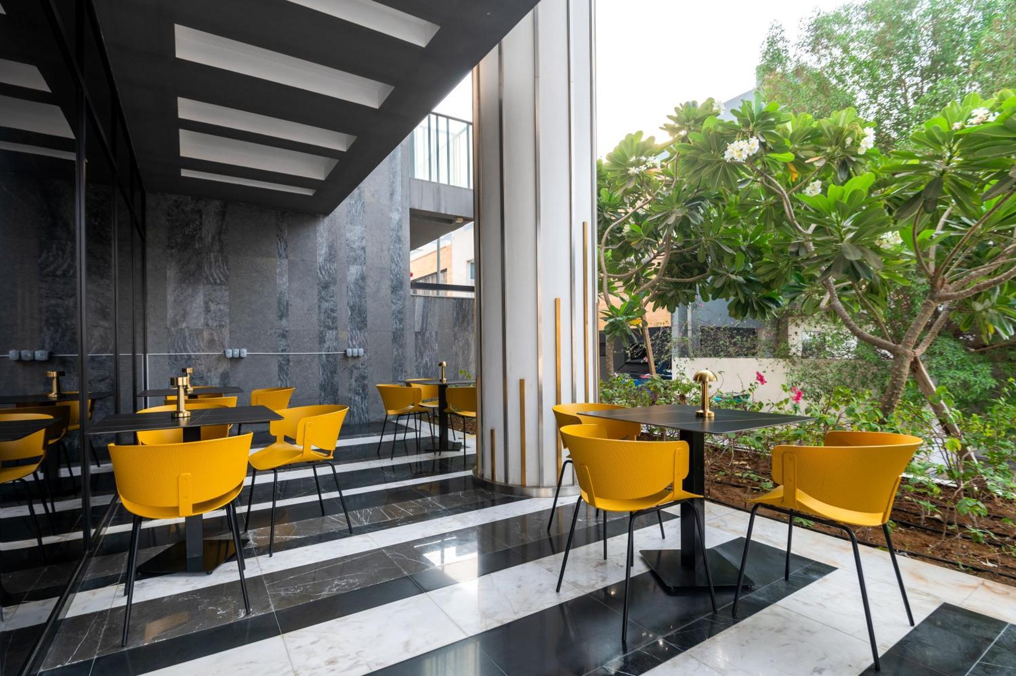 Izzzi Life Mint Aparthotel Dubai Eksteriør bilde
